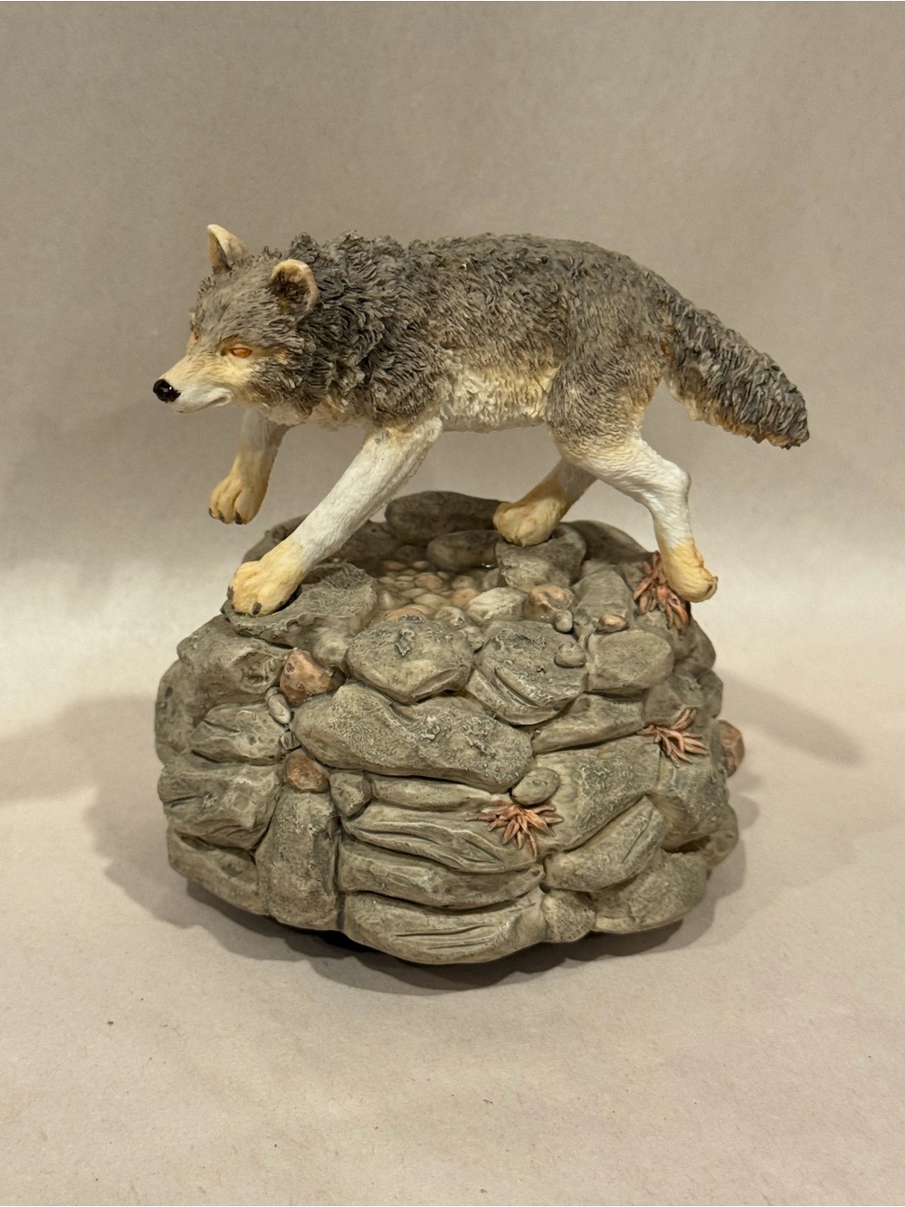 Westland Grey Wolf Vintage Wind-Up Music Box Figurine P302 Free As‎ The Wind